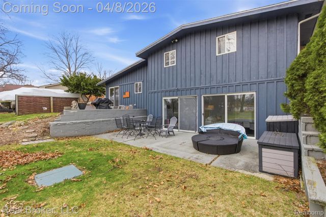 7514 Capri Drive, White Lake Charter Township, MI 48383