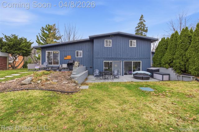 7514 Capri Drive, White Lake Charter Township, MI 48383