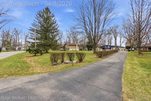 7514 Capri Drive, White Lake Charter Township, MI 48383