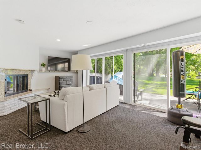 7514 Capri Drive, White Lake Charter Township, MI 48383