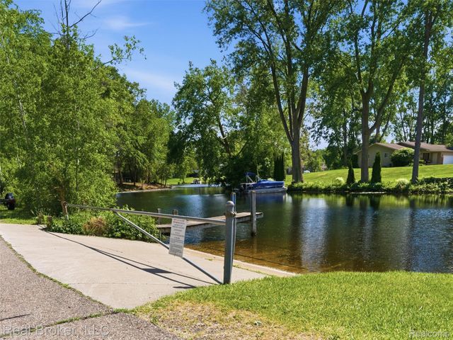 7514 Capri Drive, White Lake Charter Township, MI 48383