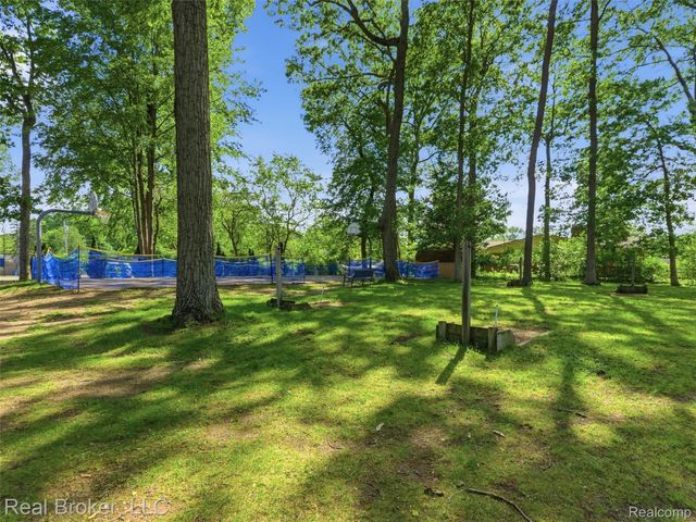 7514 Capri Drive, White Lake Charter Township, MI 48383
