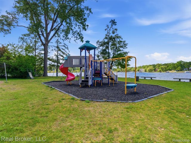 7514 Capri Drive, White Lake Charter Township, MI 48383