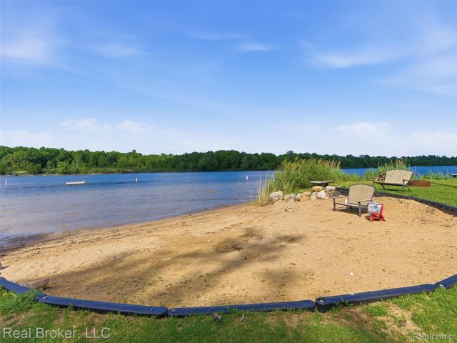 7514 Capri Drive, White Lake Charter Township, MI 48383