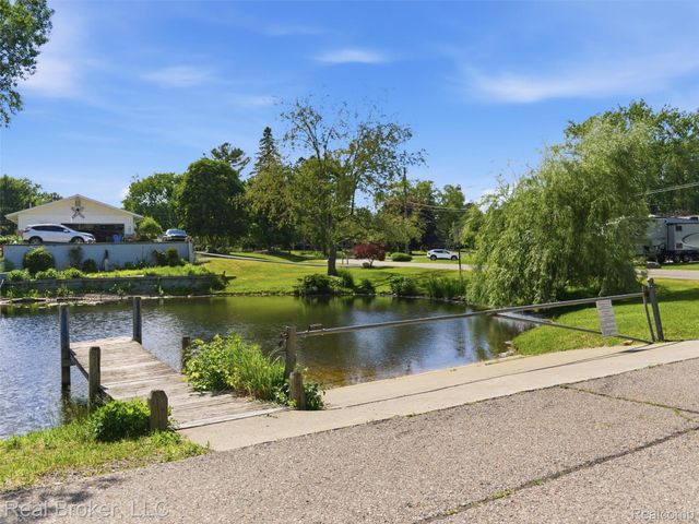 7514 Capri Drive, White Lake Charter Township, MI 48383