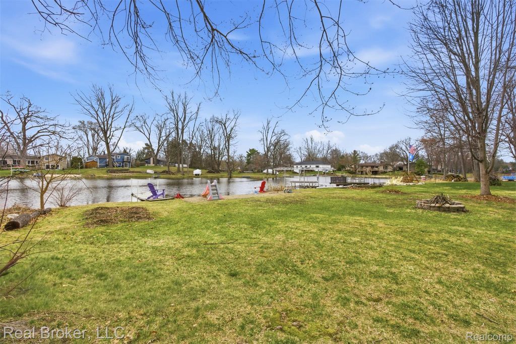 7514 Capri Drive, White Lake Charter Township, MI 48383