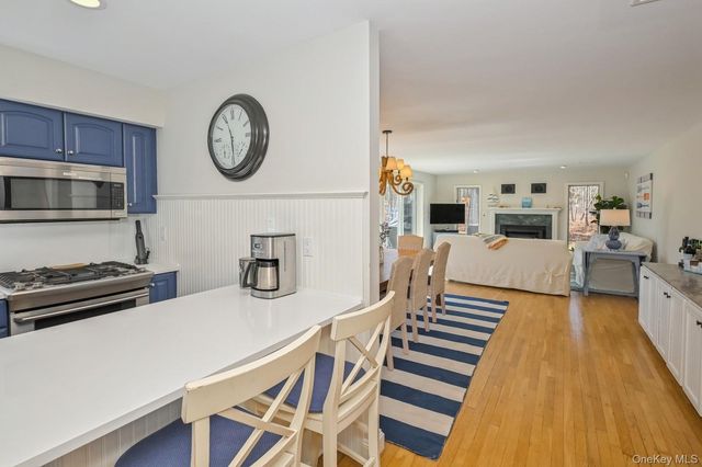 16 Hildreth Road, Hampton Bays, NY 11946