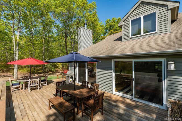 16 Hildreth Road, Hampton Bays, NY 11946