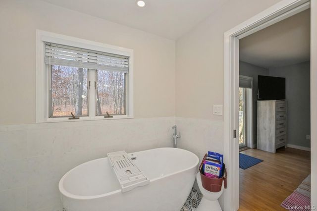 16 Hildreth Road, Hampton Bays, NY 11946