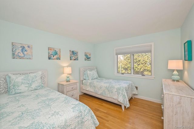16 Hildreth Road, Hampton Bays, NY 11946