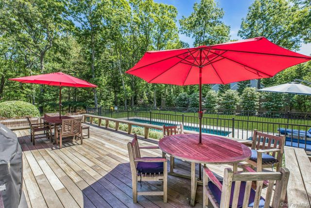 16 Hildreth Road, Hampton Bays, NY 11946