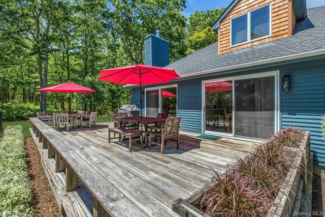 16 Hildreth Road, Hampton Bays, NY 11946