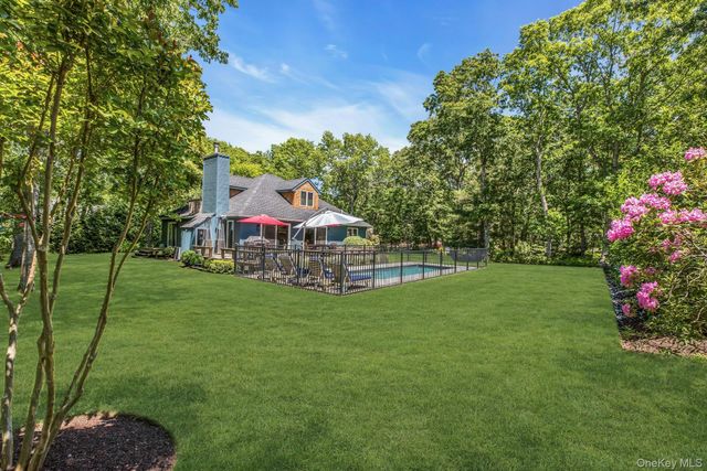 16 Hildreth Road, Hampton Bays, NY 11946