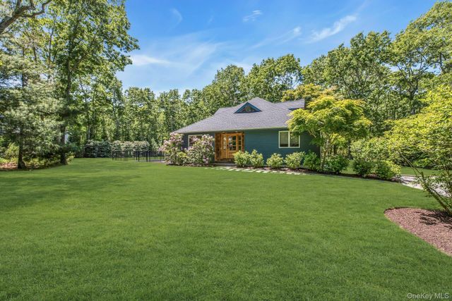 16 Hildreth Road, Hampton Bays, NY 11946