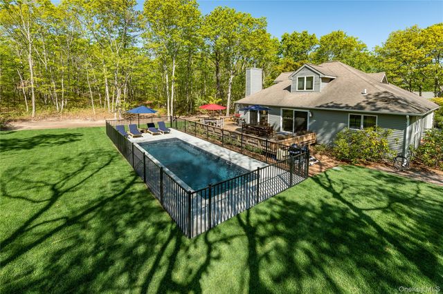 16 Hildreth Road, Hampton Bays, NY 11946