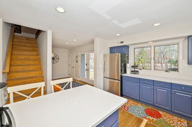 16 Hildreth Road, Hampton Bays, NY 11946