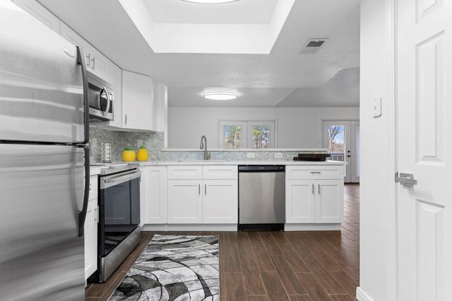 4444 Victory Drive 1108, Houston, TX 77088