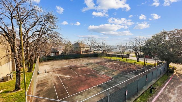 4444 Victory Drive 1108, Houston, TX 77088