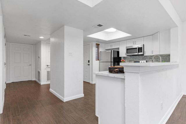 4444 Victory Drive 1108, Houston, TX 77088