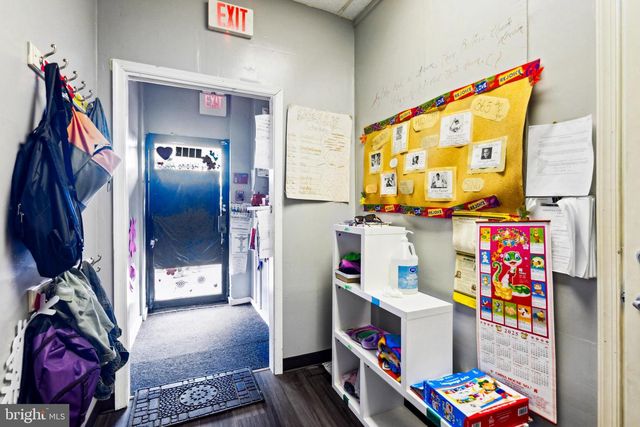 7221 W PASSYUNK AVE, Philadelphia, PA 19142