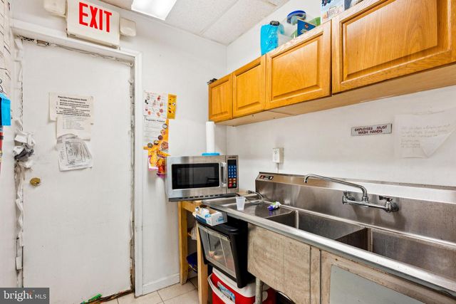 7221 W PASSYUNK AVE, Philadelphia, PA 19142