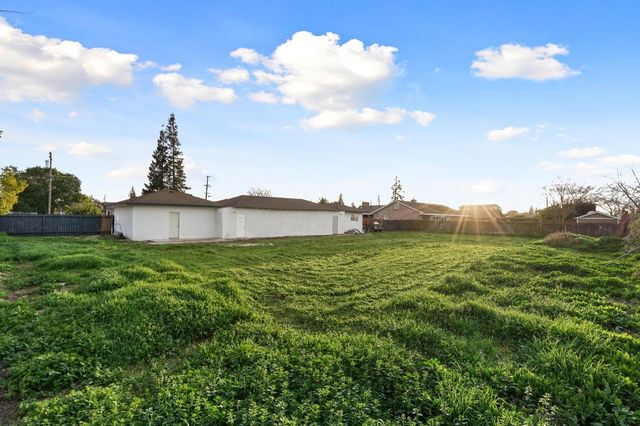 1905 Michel Ave, Modesto, CA 95358