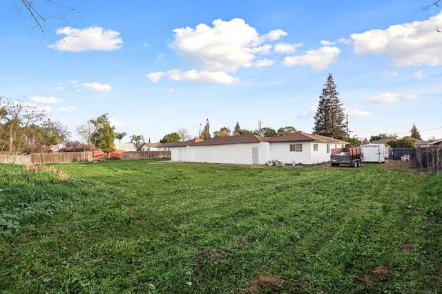 1905 Michel Ave, Modesto, CA 95358