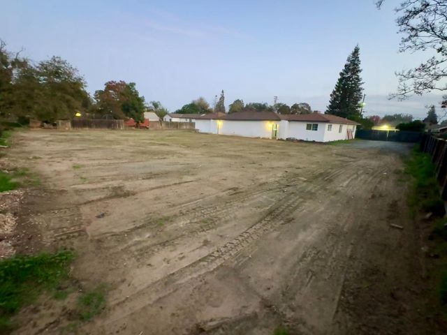 1905 Michel Ave, Modesto, CA 95358