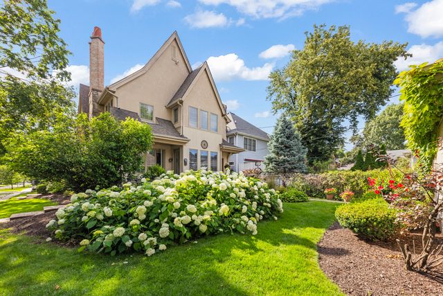 706 N Ellsworth Street, Naperville, IL 60563