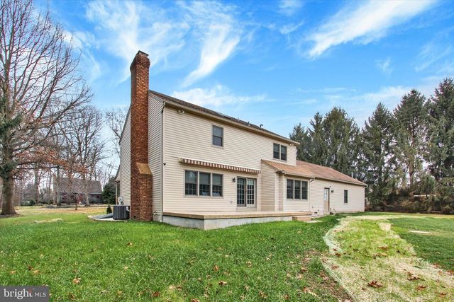 1120 HOFF RD, Hanover, PA 17331