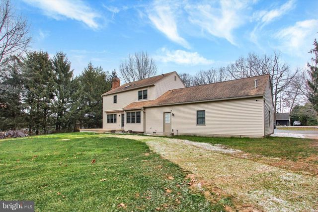 1120 HOFF RD, Hanover, PA 17331
