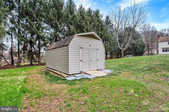 1120 HOFF RD, Hanover, PA 17331