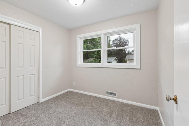 19 ARNOLD Avenue, Council Bluffs, IA 51503