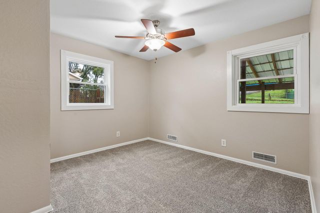 19 ARNOLD Avenue, Council Bluffs, IA 51503