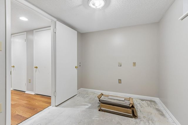 19 ARNOLD Avenue, Council Bluffs, IA 51503