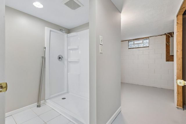 19 ARNOLD Avenue, Council Bluffs, IA 51503