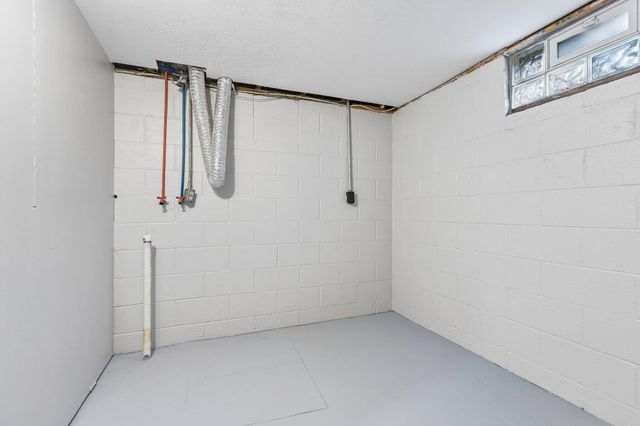 19 ARNOLD Avenue, Council Bluffs, IA 51503