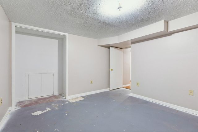 19 ARNOLD Avenue, Council Bluffs, IA 51503