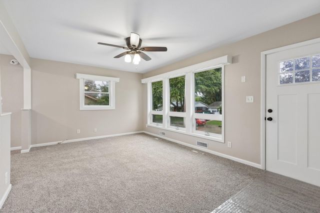 19 ARNOLD Avenue, Council Bluffs, IA 51503