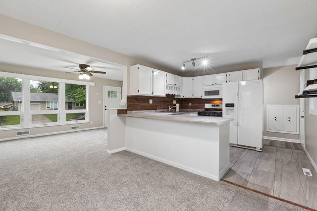 19 ARNOLD Avenue, Council Bluffs, IA 51503