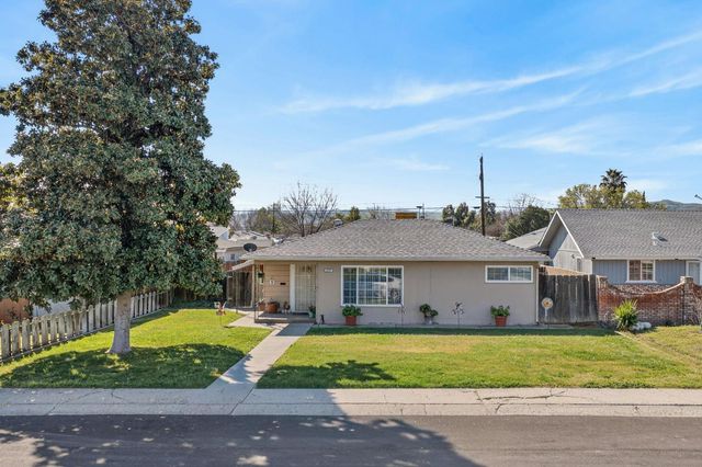 425 University Avenue, Coalinga, CA 93210