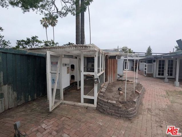 6220 Oakdale Avenue, Woodland Hills (los Angeles), CA 91367