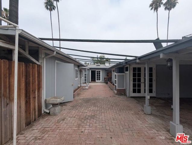 6220 Oakdale Avenue, Woodland Hills (los Angeles), CA 91367