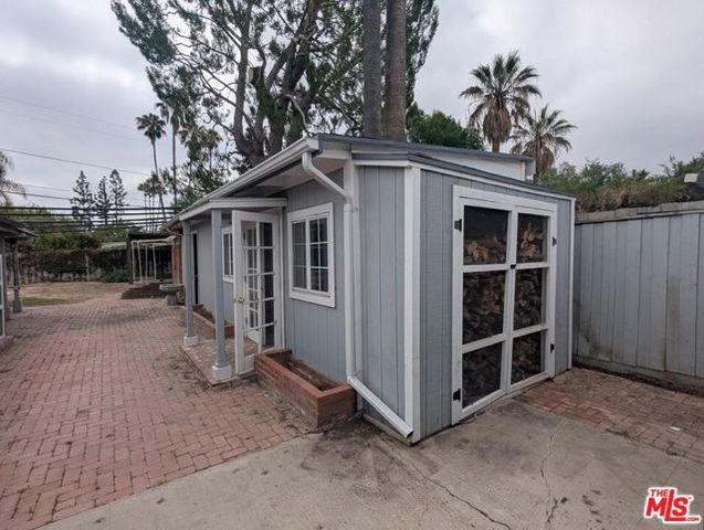 6220 Oakdale Avenue, Woodland Hills (los Angeles), CA 91367