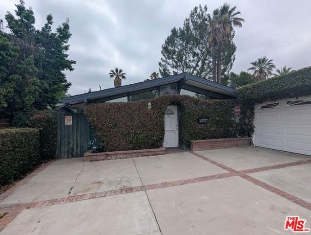 6220 Oakdale Avenue, Woodland Hills (los Angeles), CA 91367
