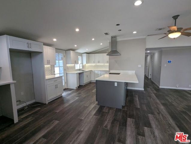 6220 Oakdale Avenue, Woodland Hills (los Angeles), CA 91367