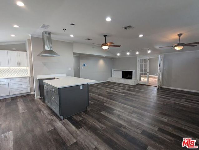 6220 Oakdale Avenue, Woodland Hills (los Angeles), CA 91367