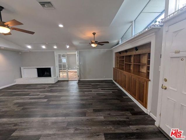6220 Oakdale Avenue, Woodland Hills (los Angeles), CA 91367