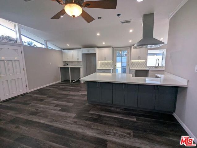 6220 Oakdale Avenue, Woodland Hills (los Angeles), CA 91367