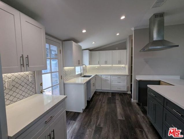 6220 Oakdale Avenue, Woodland Hills (los Angeles), CA 91367